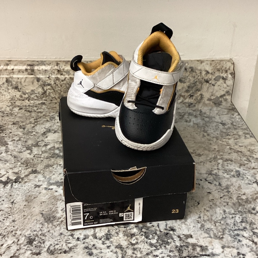 Jordan Kids Black and Yellow Sneakers